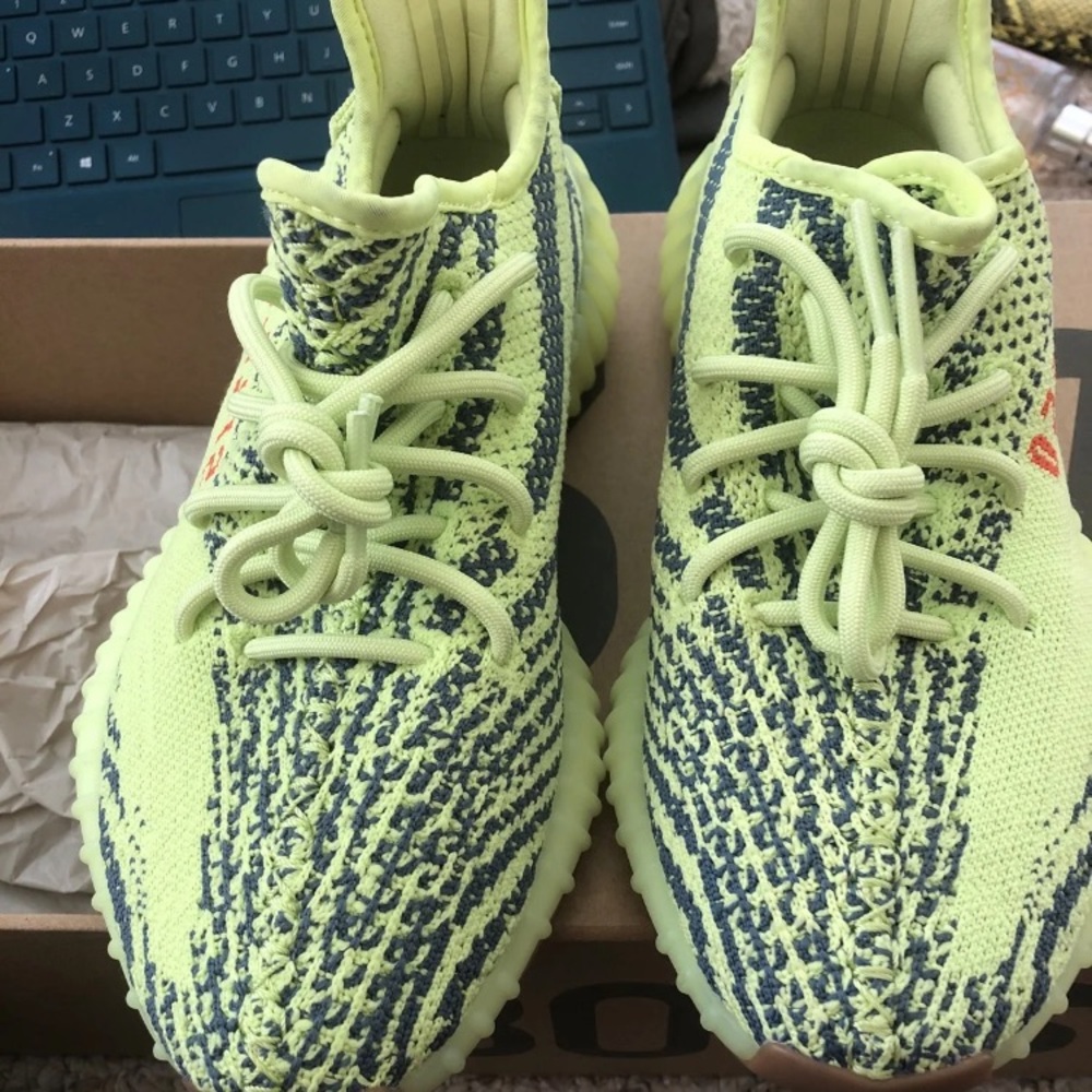 Yeezy boost Sz 5.5 worn once